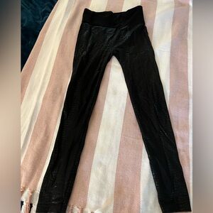 Tahari Fleece lined print leggings